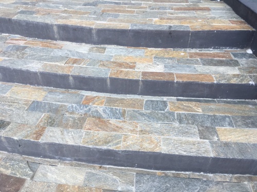 Плитка из Златолита Уральского для лестницы купить в Волгограде