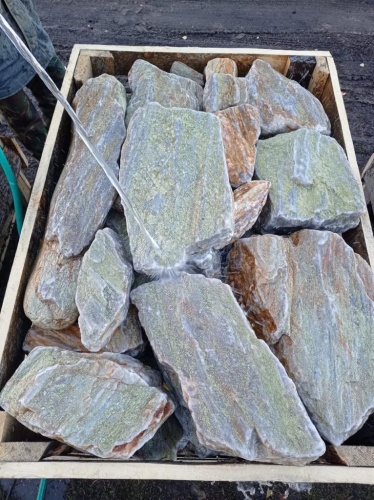 Златолит жёлтый, жёлто-зелёный глыбки и валуны для ланшафтного дизайна купить в Волгограде