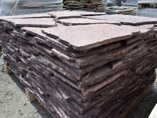 Плитняк лемезит бордовый для облицовки цоколя 20-25 мм  купить в Волгограде