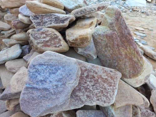 Златолит жёлтый, жёлто-зелёный глыбки и валуны для ланшафтного дизайна купить в Волгограде