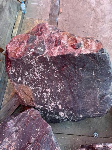 Камни для ландшафтного дизайна красно-фиолетовые 10-60 килограмм купить в Волгограде