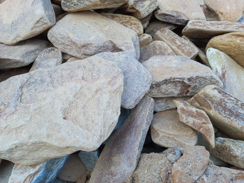 Златолит жёлтый, жёлто-зелёный глыбки и валуны для ланшафтного дизайна купить в Волгограде