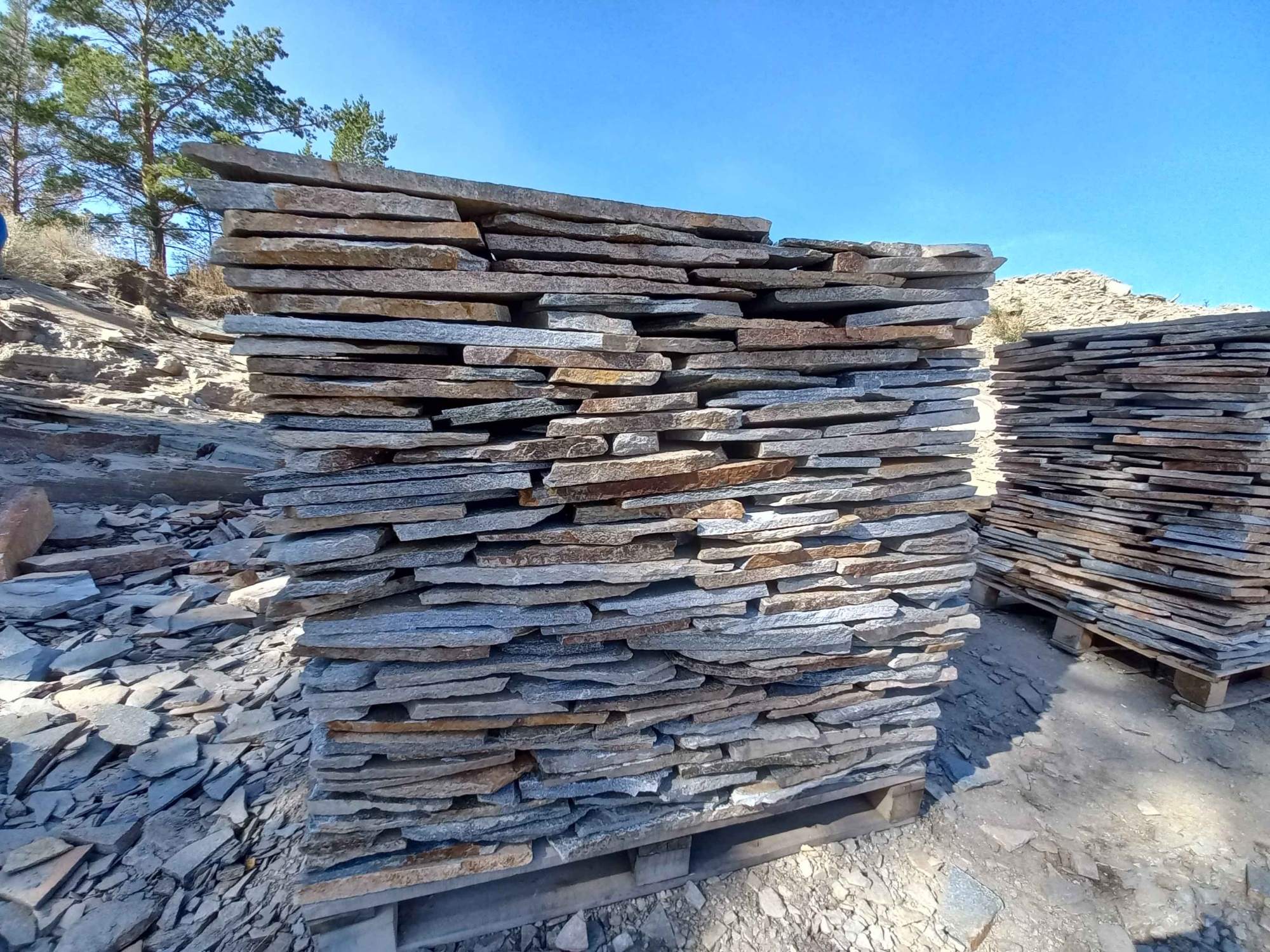 Плитняк златолит серебристый для фасада купить в Волгограде