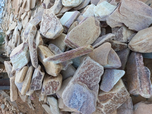 Златолит жёлтый, жёлто-зелёный глыбки и валуны для ланшафтного дизайна купить в Волгограде