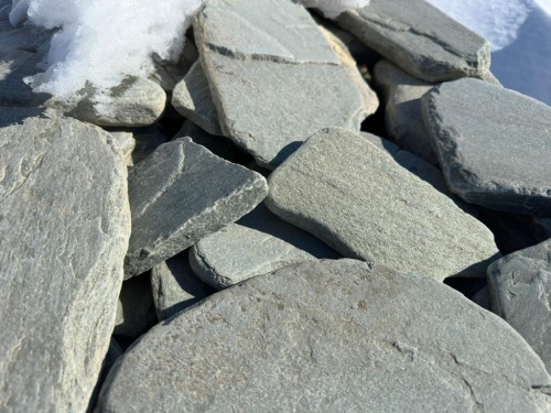 Плитняк златолит зелёный галтованный для цоколя купить в Волгограде