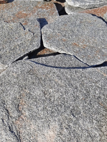 Златолит серебристый галтованный для лестниц купить в Волгограде