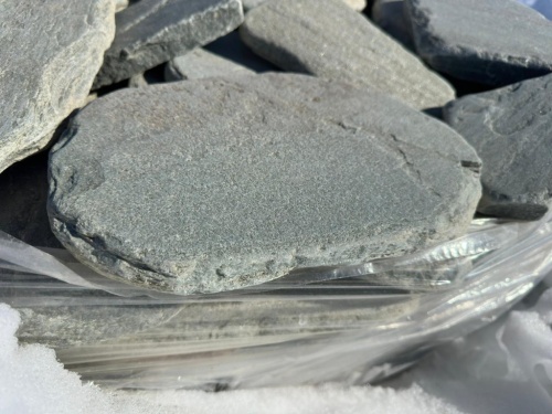 Плитняк златолит зелёный галтованный для мощения на бетон купить в Волгограде